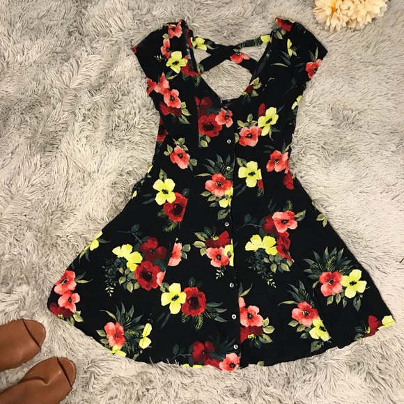 Hollister Dresses & Skirts - Floral sundress 🌞